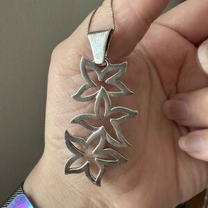 Floral pendant and chain stamped 925